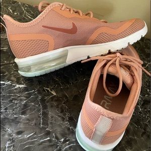 Nike Air Max Women’s 8.5